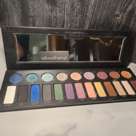Kat Von D Metal Matte Metal Eyeshadow Palette/ Metallic & Matte Authentic New - Picture 3 of 8